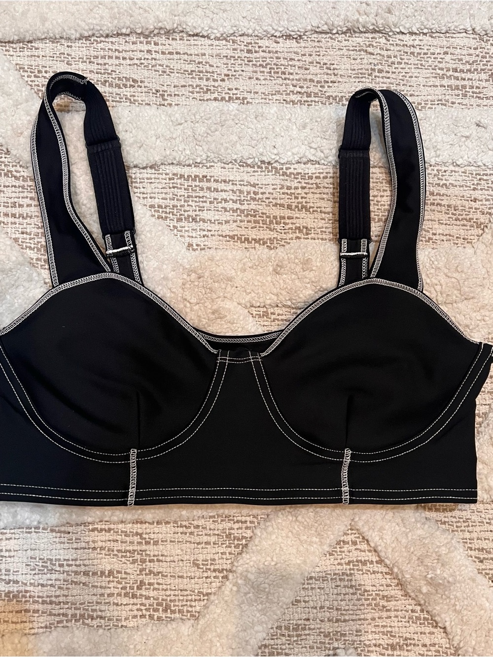 ALO Airlift Redefine Black White Contrast Stitch Sports Bra Small